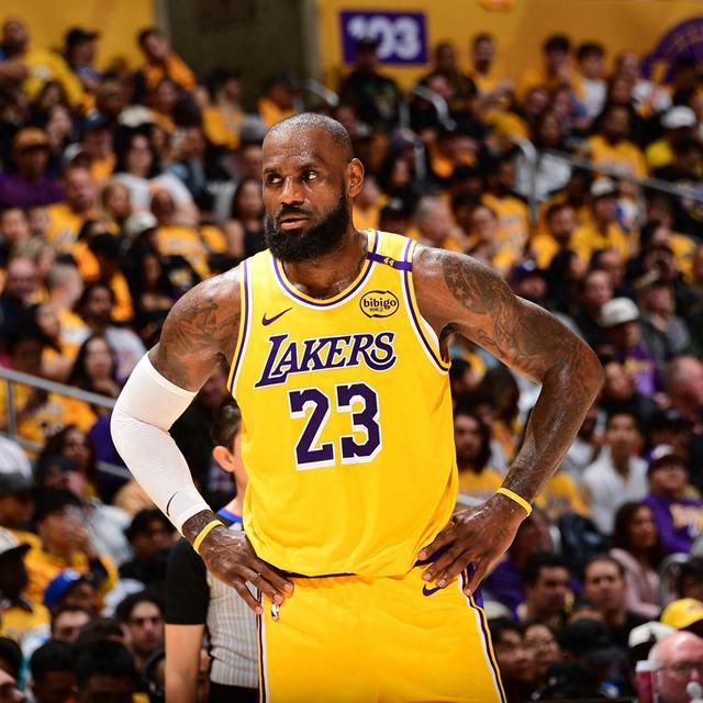 名记：詹姆斯没有申请交易或买断 他内心明白离队威胁已不复存在