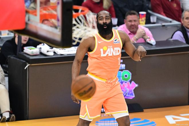 骑士逆转夜：米切尔有惊无险，将帅齐赞哈登，托布将获重用