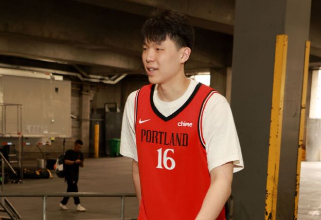 杨瀚森率队拿到关键胜利！锁定季后赛，居然是队史首次