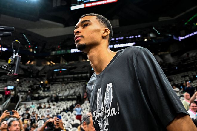 美媒晒文班照片并提问：你如何为过去10年的状元打分？