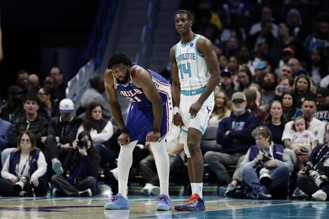 乔治26+13+2+4无缘今日最佳球员！因为卡斯尔22+10+10创纪录！