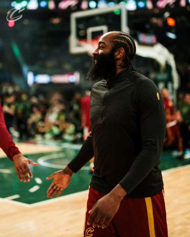 拒绝15分逆转，骑士队7分险胜雄鹿！哈登27+6大爆发，米切尔14中4