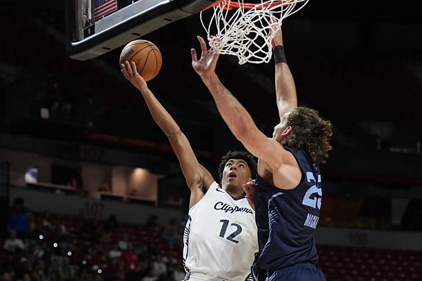 比赛态度令人担心！快船后场新星在攻防两端都存在着不小的问题？