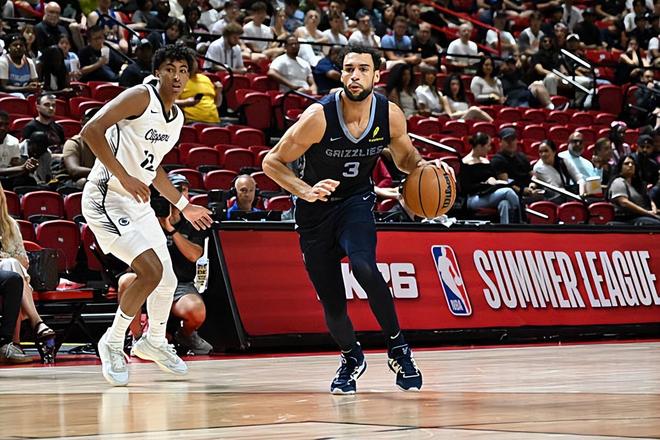 攻防两端都完爆了快船！灰熊会给这位锋线新星提供一份合同吗？