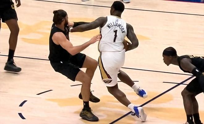 轰15+10+2！联手哈登变强了，梅里尔说出心里话，他拿到特殊待遇