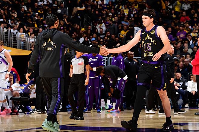 復(fù)出后首戰(zhàn)表現(xiàn)尚可，但湖人后場(chǎng)大將看起來(lái)依然是有些雞肋？