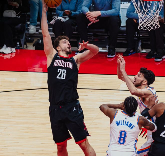 乌度卡甩锅全队遭休媒批判：执着于落后理念，就算有库里都不会用