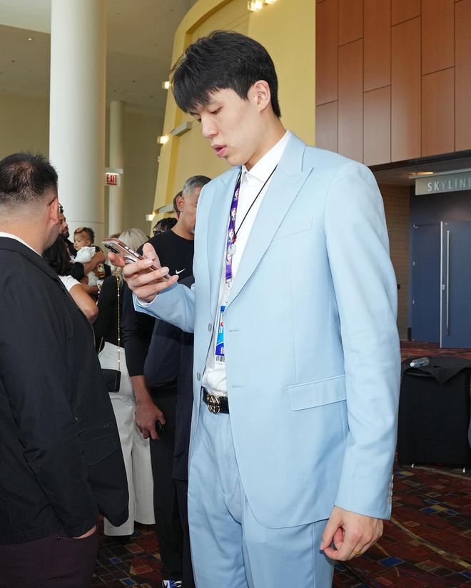 真的在进步ESPN专家去年对杨瀚森和CBA失望 今年对杨赞不绝口