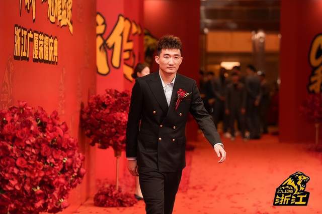 孫銘徽談賽前開香檳:大家只拍到右腳 其實左右腳是說別丟掉總冠軍