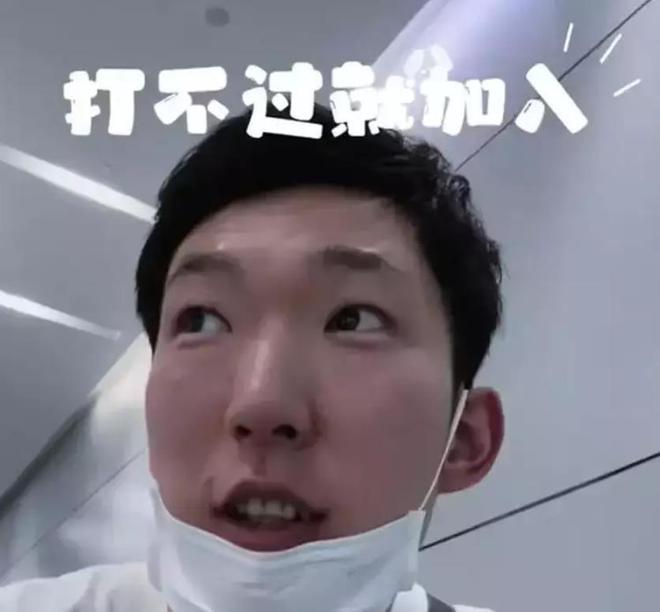 周琦抵達廣廈開始訓(xùn)練，自嘲打不過就加入，孫銘徽直呼“波蘭人”