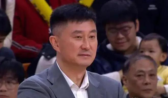 廣東隊(duì)夏訓(xùn)徐昕受傷，主教練杜鋒被罵；多支球隊(duì)想要挖走莫蘭德