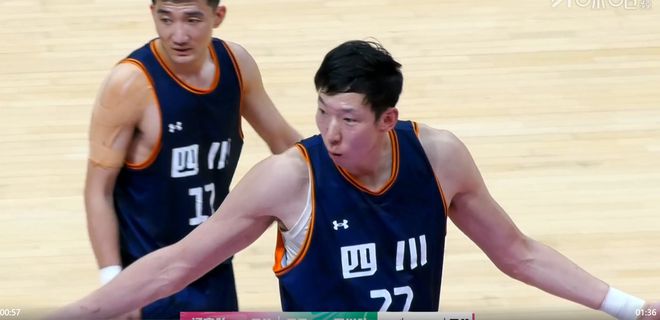 周琦脾氣多爆？大韓孫銘徽勸不??！摘眼鏡指著裁判罵，做手勢嘲諷