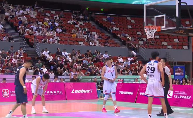 3連勝！丁偉有兩下子，率浙江隊(duì)不敗，程帥澎25分，朱俊龍遭棄用
