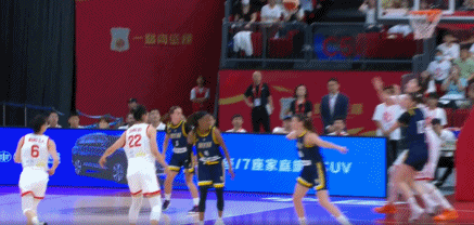 12人輪換10人完成得分！中國(guó)女籃首戰(zhàn)交出34助攻&籃板47-34完勝波黑
