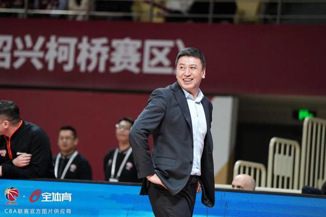 祝福！王世龙指导加入南京同曦篮球俱乐部