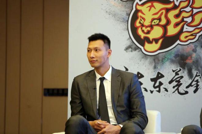 楊毅力挺易建聯(lián)：誰給他定性了？誰說他有罪？哪輪到你們網(wǎng)友審判