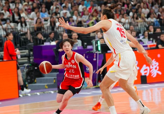 中國女籃9分惜敗無緣決賽！全隊(duì)一臉沮喪，張子宇17+9無力回天