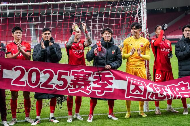 海港主场3球惨败，球员笑得合不拢嘴，球迷怒斥：没有荣辱心？