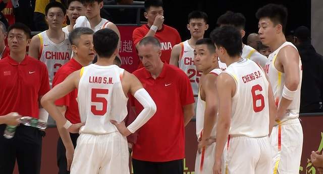 拋開輕敵，中國男籃究竟輸在哪？郭士強(qiáng)說得含蓄，蘇群就不客氣了