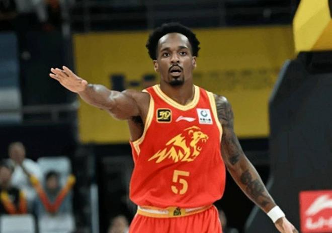 男篮输球最大的问题在组织后卫，郭士强想要归化巴里-布朗