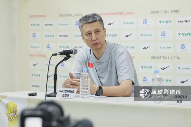 WOC！射爆中国男篮的人，原来是库里师弟！