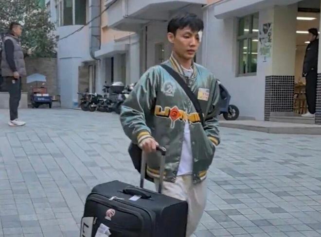 徐杰随队出征张皓嘉被弃用 徐昕当选最佳防守 曾凡博去处基本确定