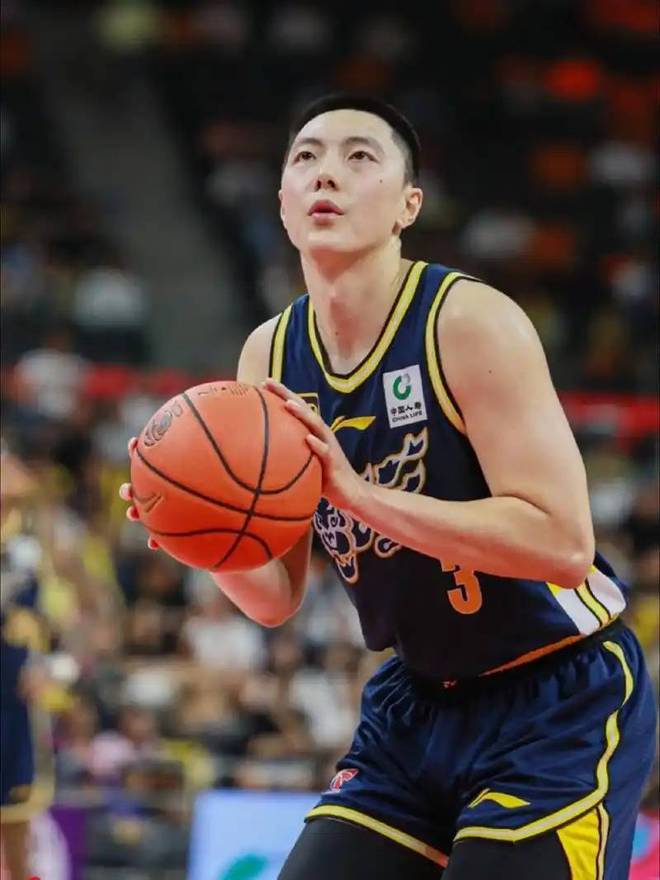 广东惨败揪出三大内鬼！徐杰隐身胡明轩头铁，杜锋才是第一责任人