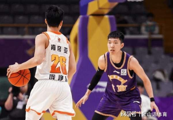 自作孽！将球队三分王打入“冷宫”，重用亲信，把强队带成了鱼腩