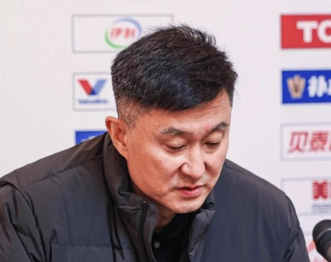 溃败上海发布会！杜锋直指攻守问题从自身找原因，萨姆纳强调太松