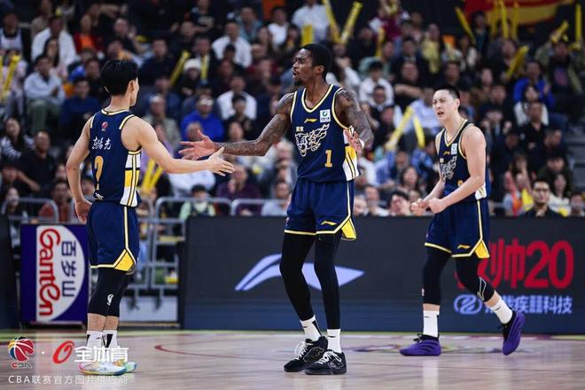 手感冰凉，广东主场不敌上海