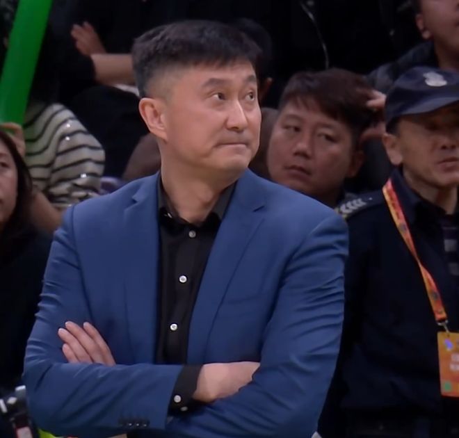 广东今日早报！陈老板深夜约谈杜锋，萨林杰或被裁，小崔提前复出