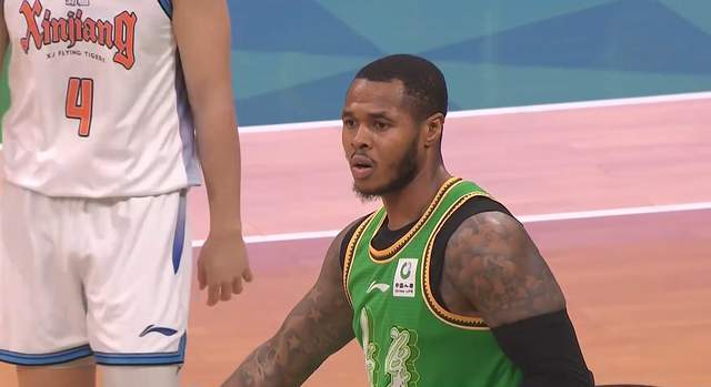 这也叫外援？打了3场比赛18投3中，三分球7投0中，杨鸣又被坑惨了