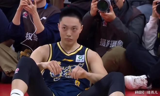 重磅！NBA冠军中锋被多队疯抢，广东男篮有望“天价”完成截胡？