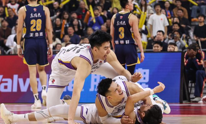 绝杀+逆转！一夜爆2冷，三宁峥麟一战封神，让CBA4大名控颜面扫地