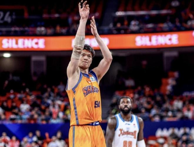 带伤作战，王哲林：手指的伤势又严重了，吃了止痛药才能好点