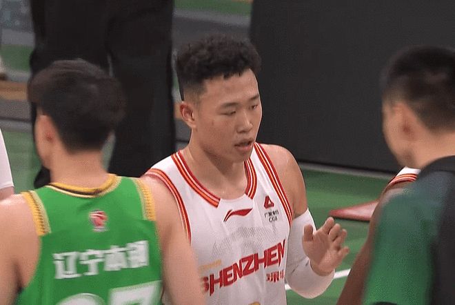 CBA-深圳4分险胜辽宁 贺希宁狂砍32分赵继伟6+6