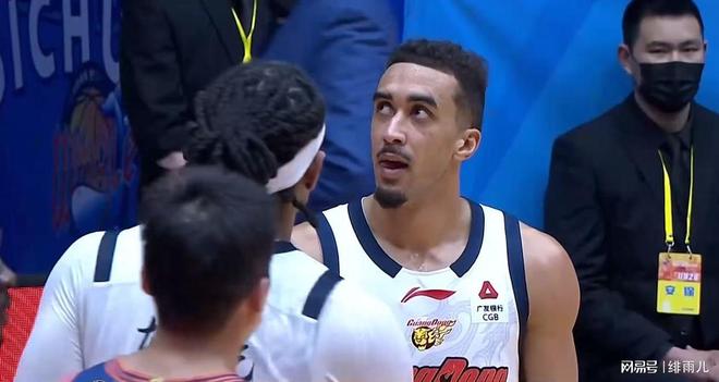 最后的底牌！广东队迎来后卫线第一奇兵，1米92高控卫驰援杜锋！