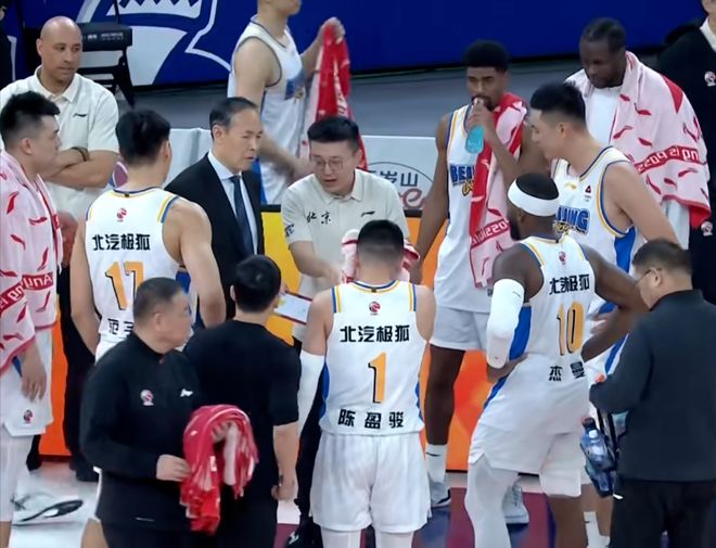 北京输球揪出最大毒瘤！拿600万，4中0一分不得，空篮都上不进啊