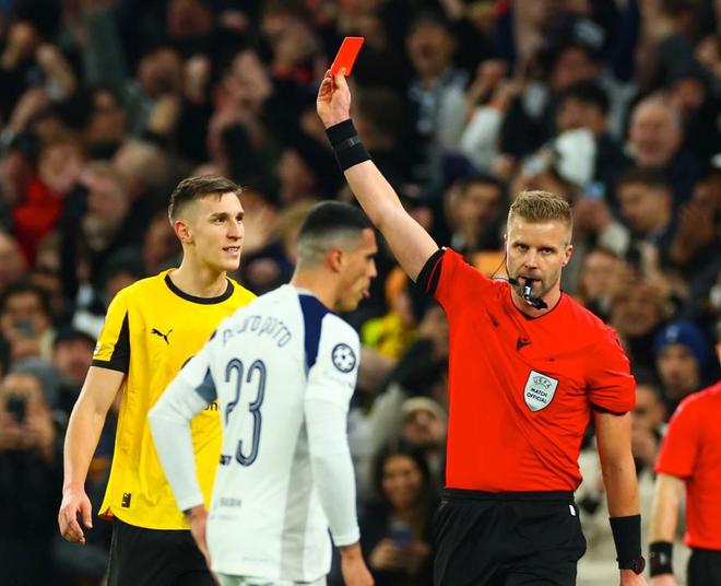 遭遇全面压制，多特客战热刺半场11项数据挂0