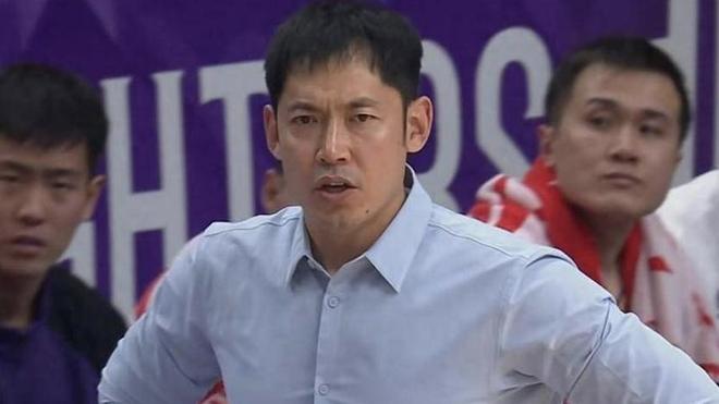 布朗26分广厦轻取北控，连续崩盘张庆鹏下课倒计时