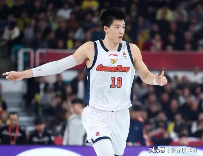 高兴早了，广东队大胜吉林队却收两个坏消息，杜峰爱徒再次受伤