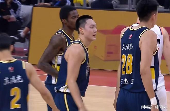 恭喜广东队！CBA最强中锋打成大腿，已被朱芳雨重金“锁人”！