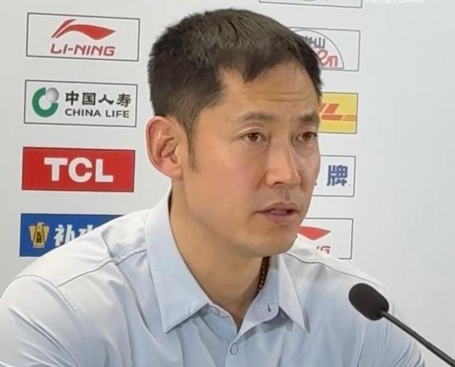 张庆鹏：邹雨宸和朱松玮都在带伤作战，感谢球员们做出的牺牲