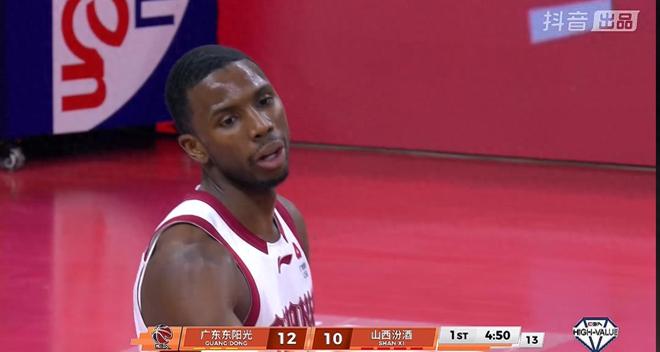 山西刺头又惹事！挑衅裁判作数钱动作+假摔，专家：坐等禁赛+罚款