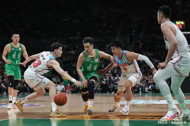 CBA排名大变，四川队准备打爆辽篮，广东队连胜却收坏消息