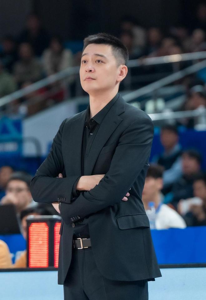 刚宣布离队，杨鸣闪电上岗！首秀日公布