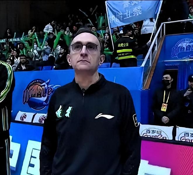 主帅换晚了!辽篮大胜四川,沈阳日报发文四字直戳心窝,郭士强躺枪