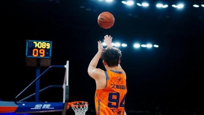 王哲林达成万分里程碑！他的传奇仍然在续写