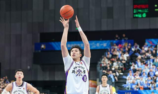 轰21+15又砍27+11！争议内线打成北控第一核心，闵鹿蕾没看错人