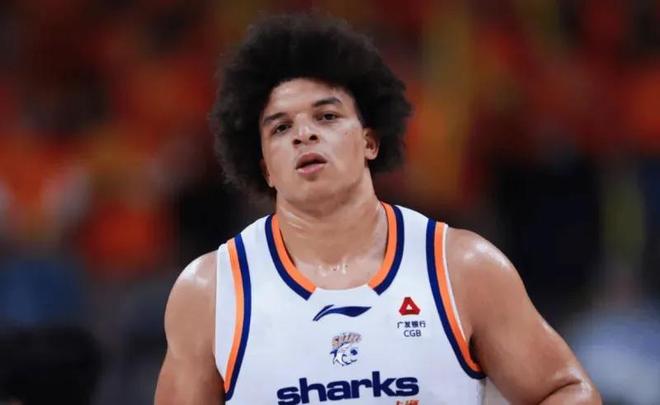 卢伟看明白了吗？三内线每场都能统治局势，主打内线就对了！